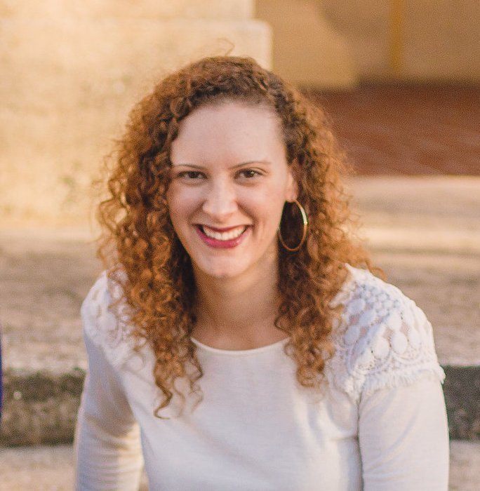 1701Jen Smith started Saving with Spunk to help her friends and other...)